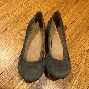 Nine West Carmen Gray Suede Ballet flats size 6